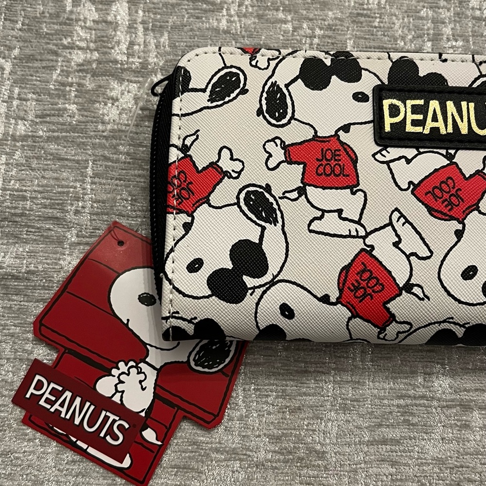 Peanuts Snoopy Zip Around Wallet - Picture 3 of 6